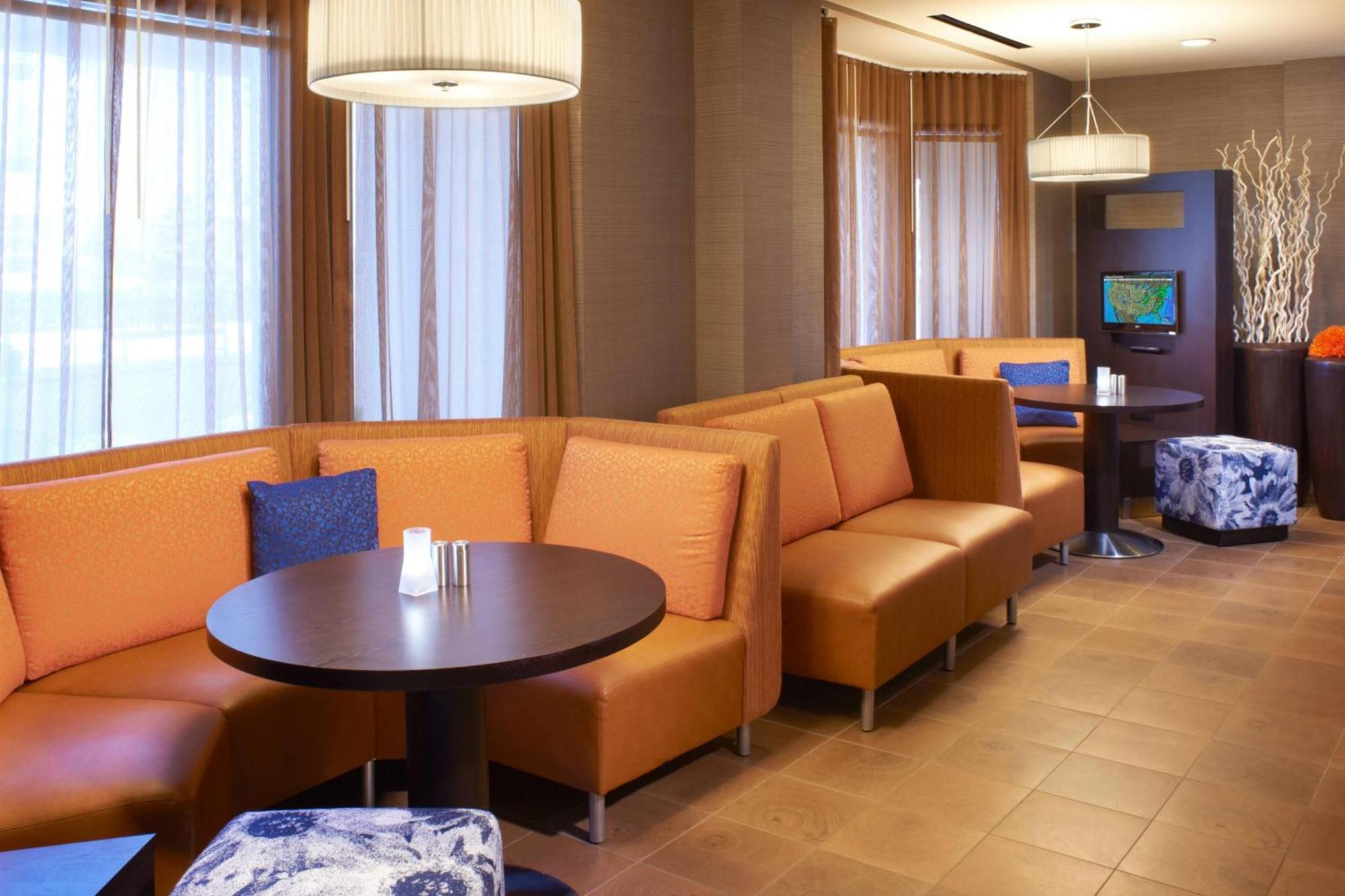 Hotel Courtyard Toledo Rossford/Perrysburg Extérieur photo